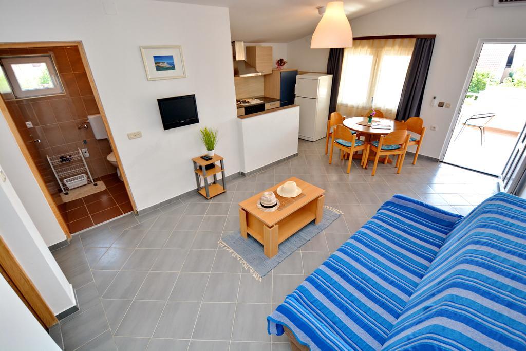 Apartment Marijana Vir Bagian luar foto