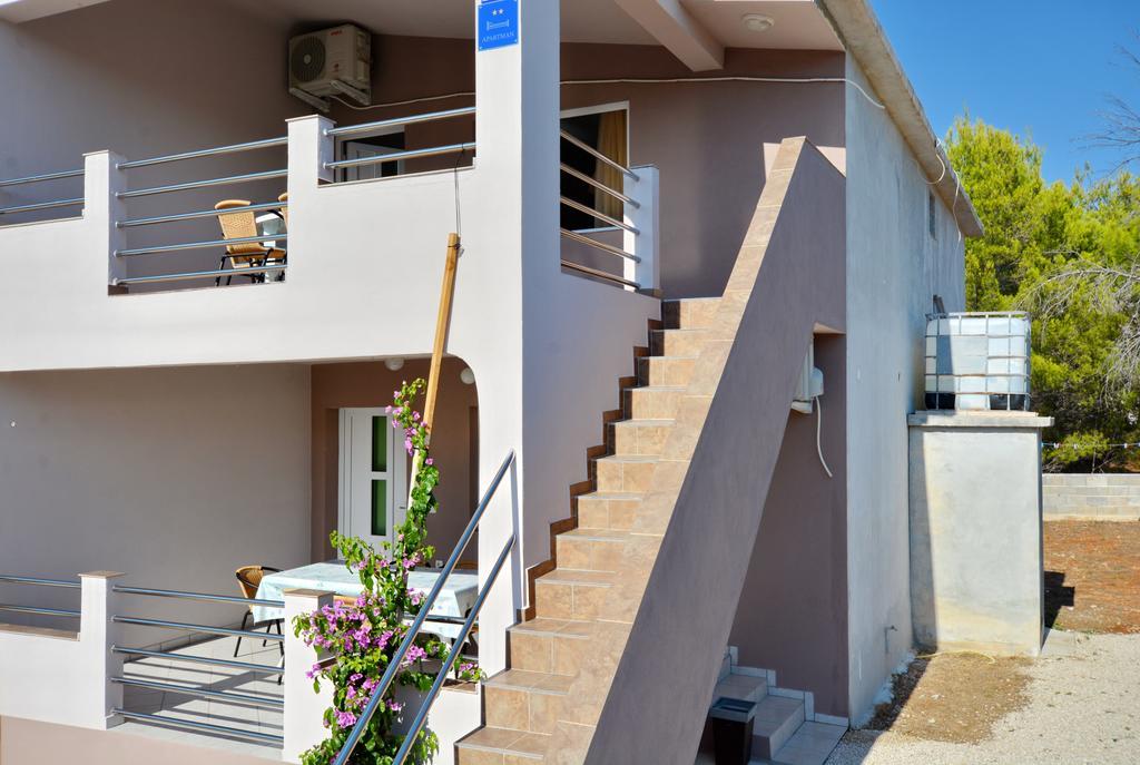 Apartment Marijana Vir Bagian luar foto