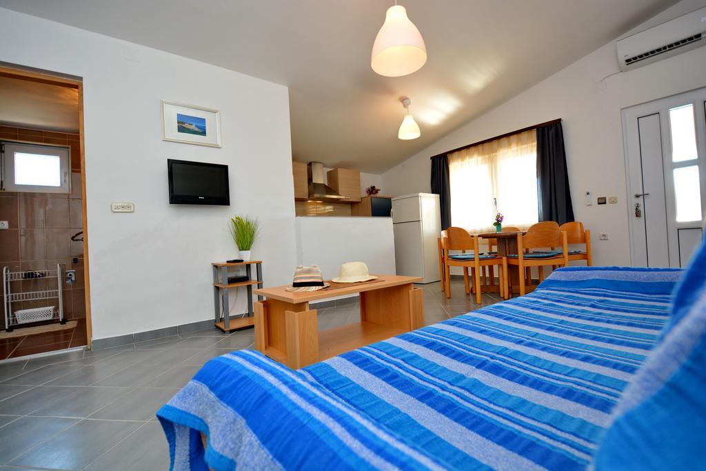 Apartment Marijana Vir Bagian luar foto