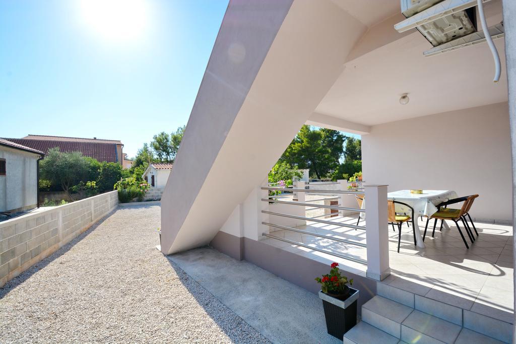 Apartment Marijana Vir Bagian luar foto