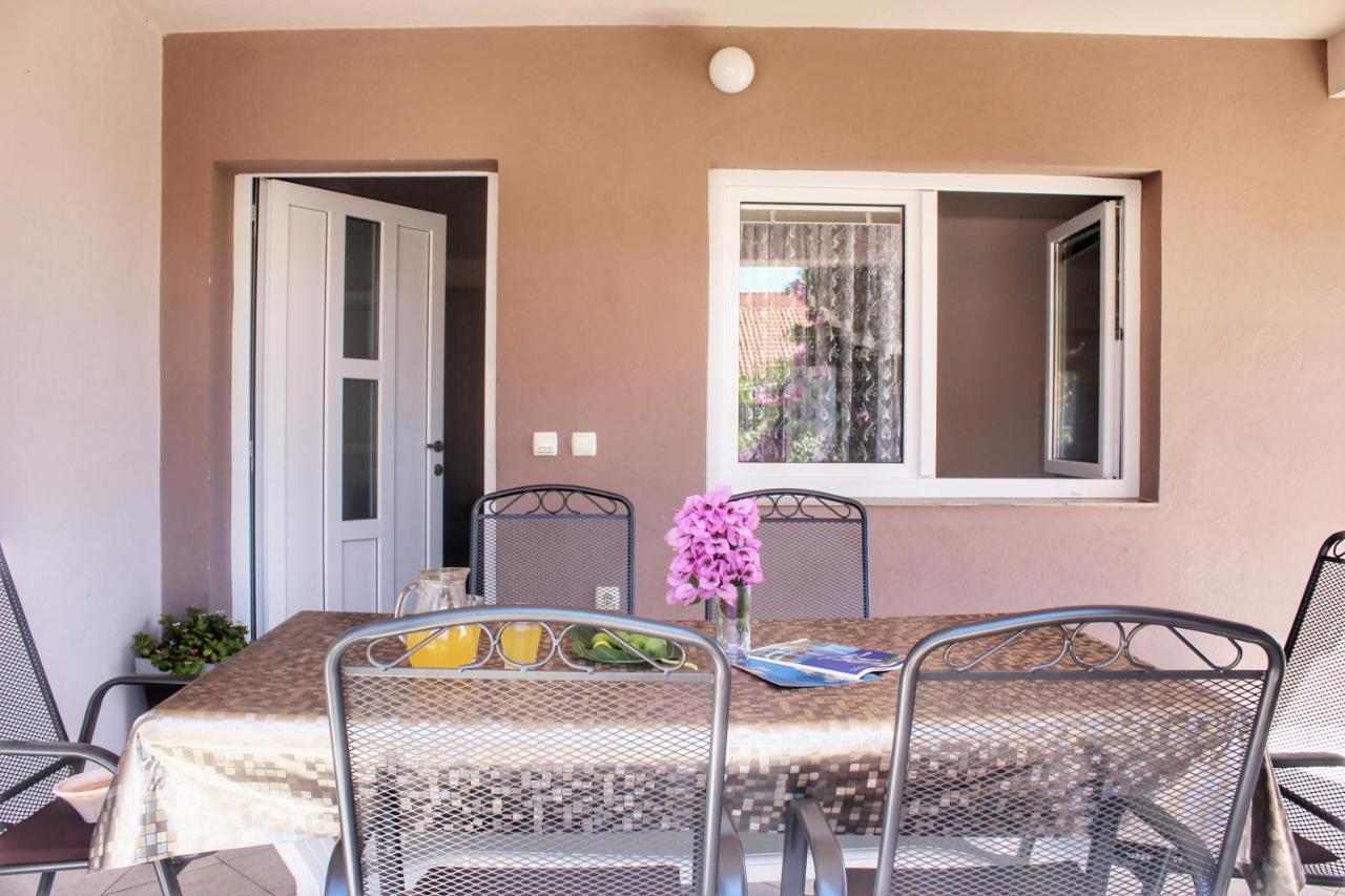 Apartment Marijana Vir Bagian luar foto