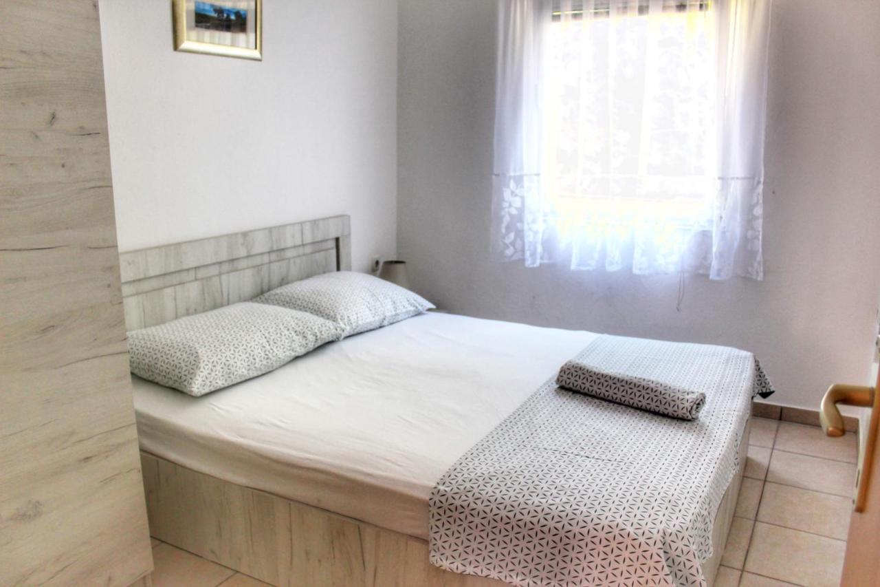 Apartment Marijana Vir Bagian luar foto