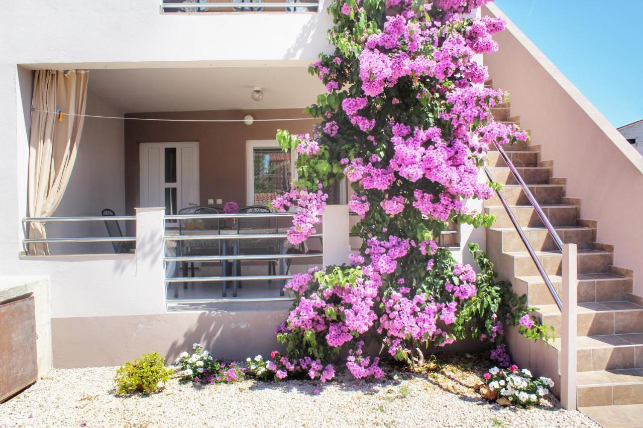 Apartment Marijana Vir Bagian luar foto